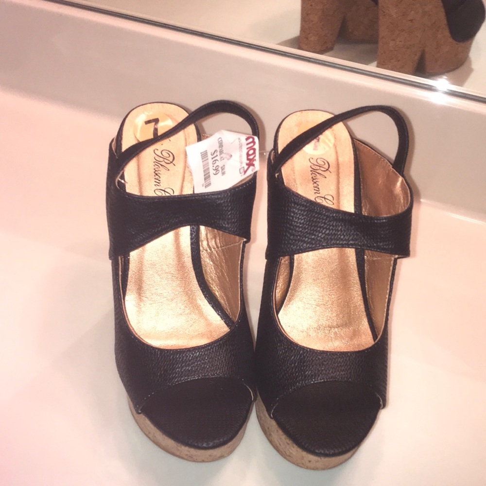 Platform heels never worn
